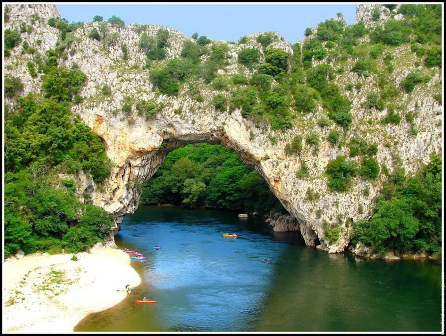 Sous Le Tilleul A Ruoms Dış mekan fotoğraf