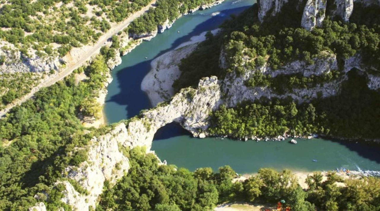 Sous Le Tilleul A Ruoms Dış mekan fotoğraf
